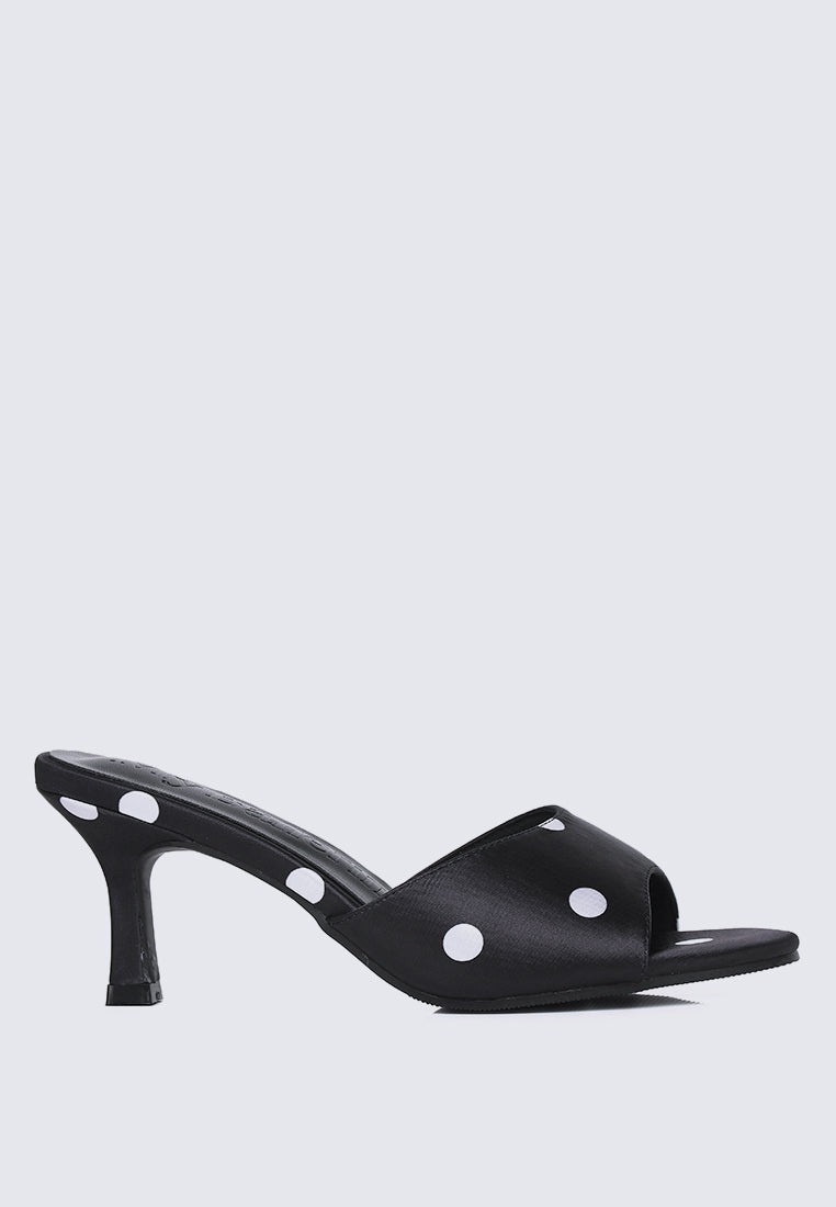 Noira Comfy Heels In Black