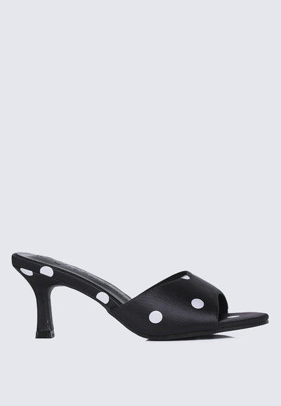 Noira Comfy Heels In Black