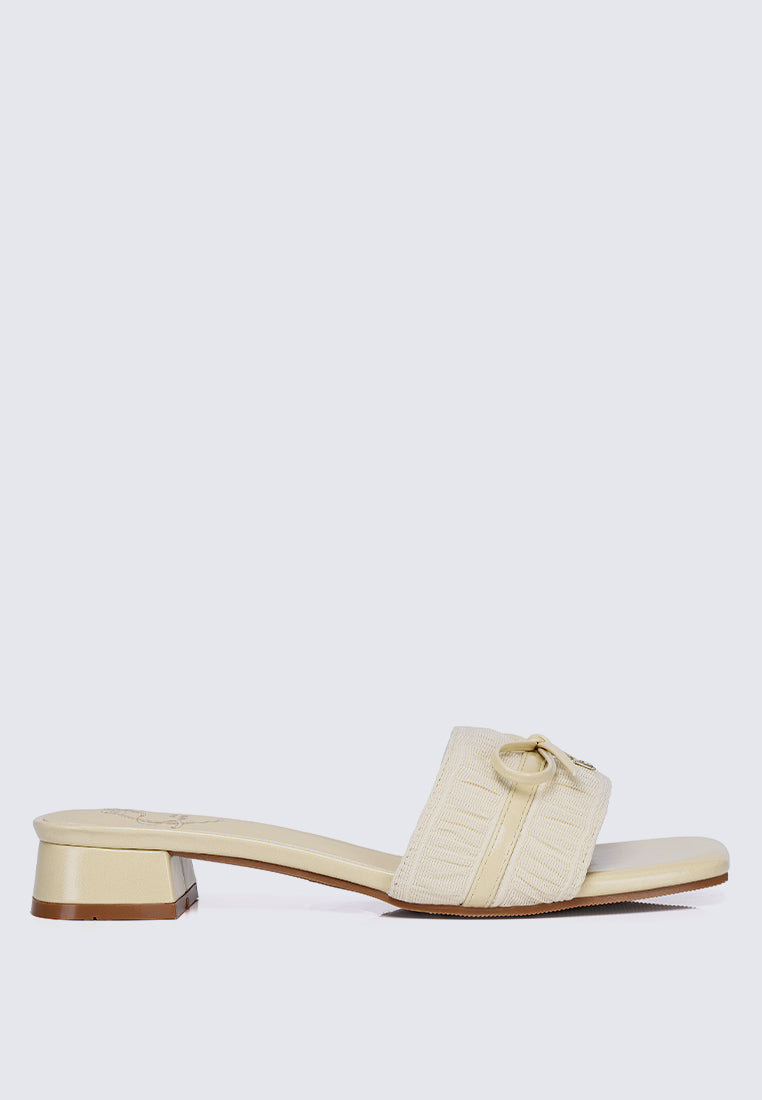 Isabeau Comfy Sandals In Light Yellow