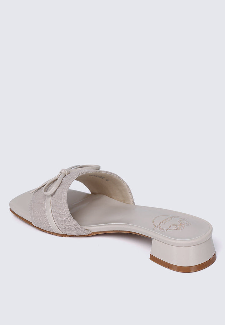 Isabeau Comfy Sandals In Beige