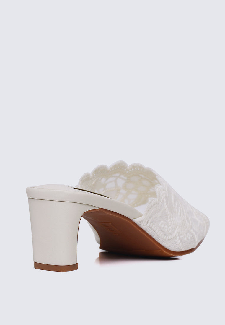 Chloé Comfy Heels In Beige