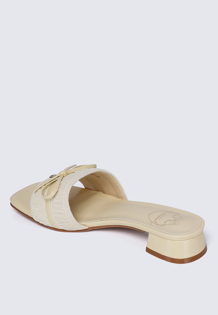Isabeau Comfy Sandals In Light Yellow
