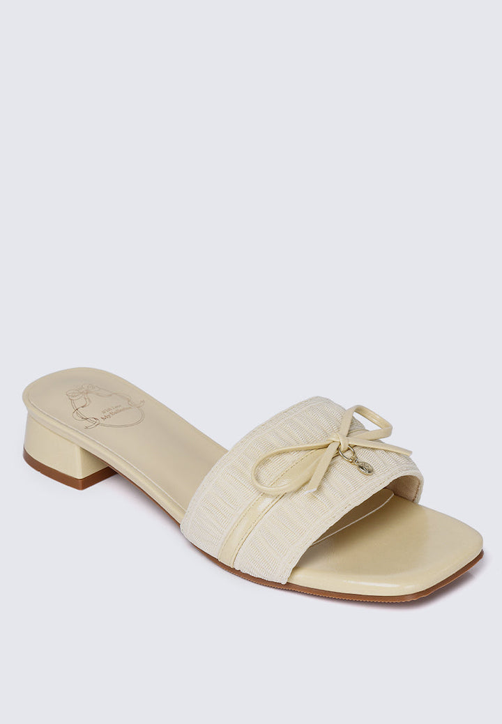 Isabeau Comfy Sandals In Light Yellow