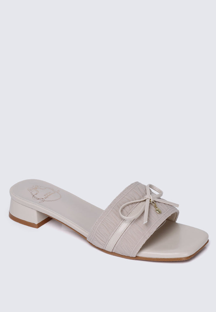 Isabeau Comfy Sandals In Beige
