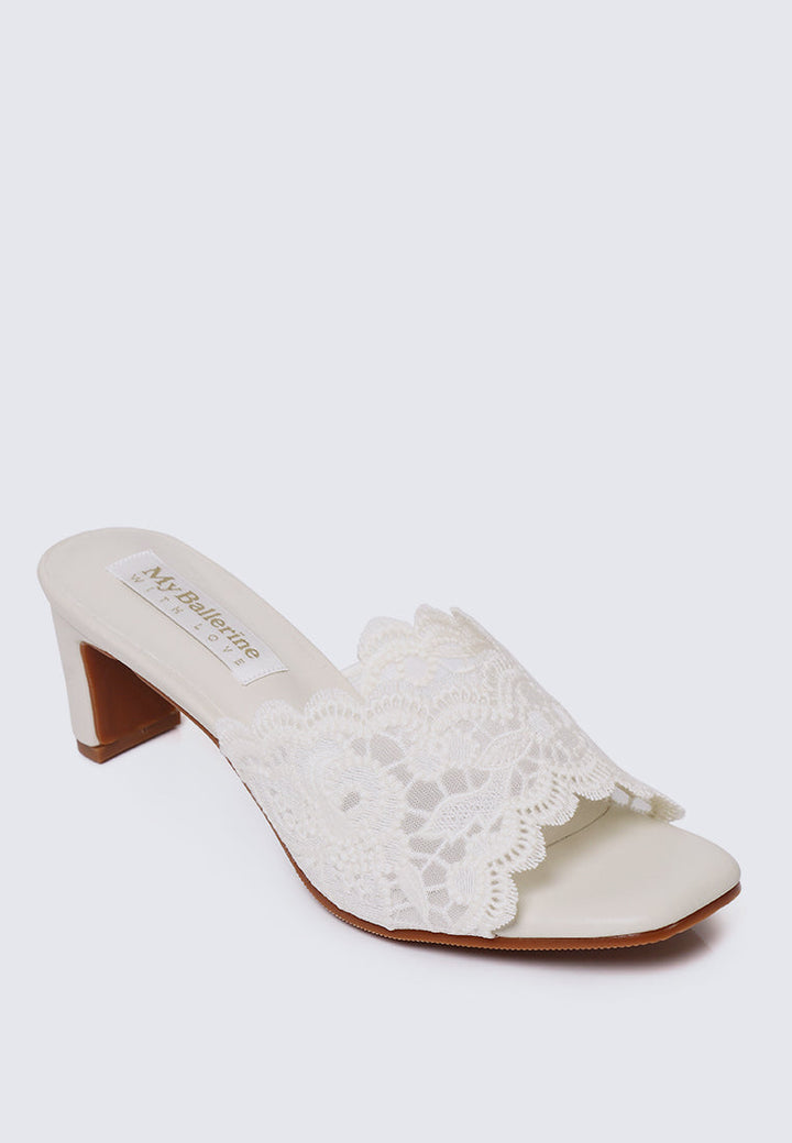 Chloé Comfy Heels In Beige