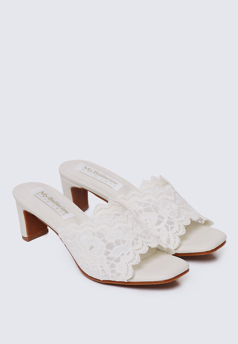 Chloé Comfy Heels In Beige