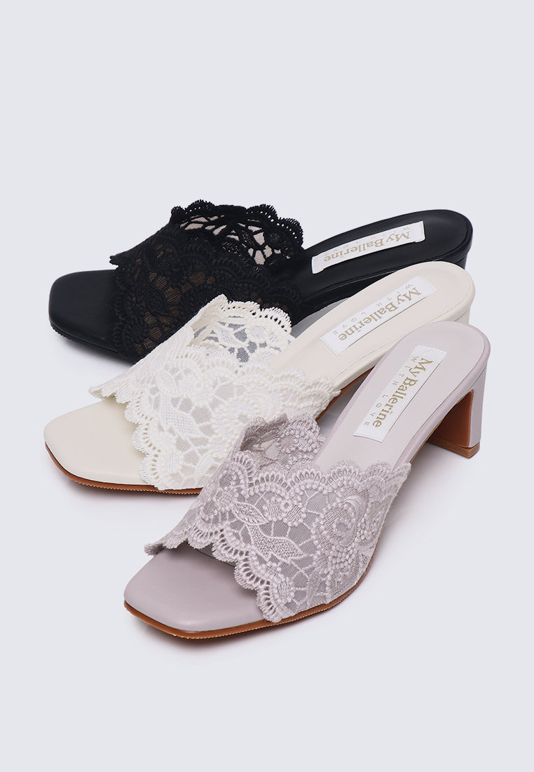 Chloé Comfy Heels In Beige