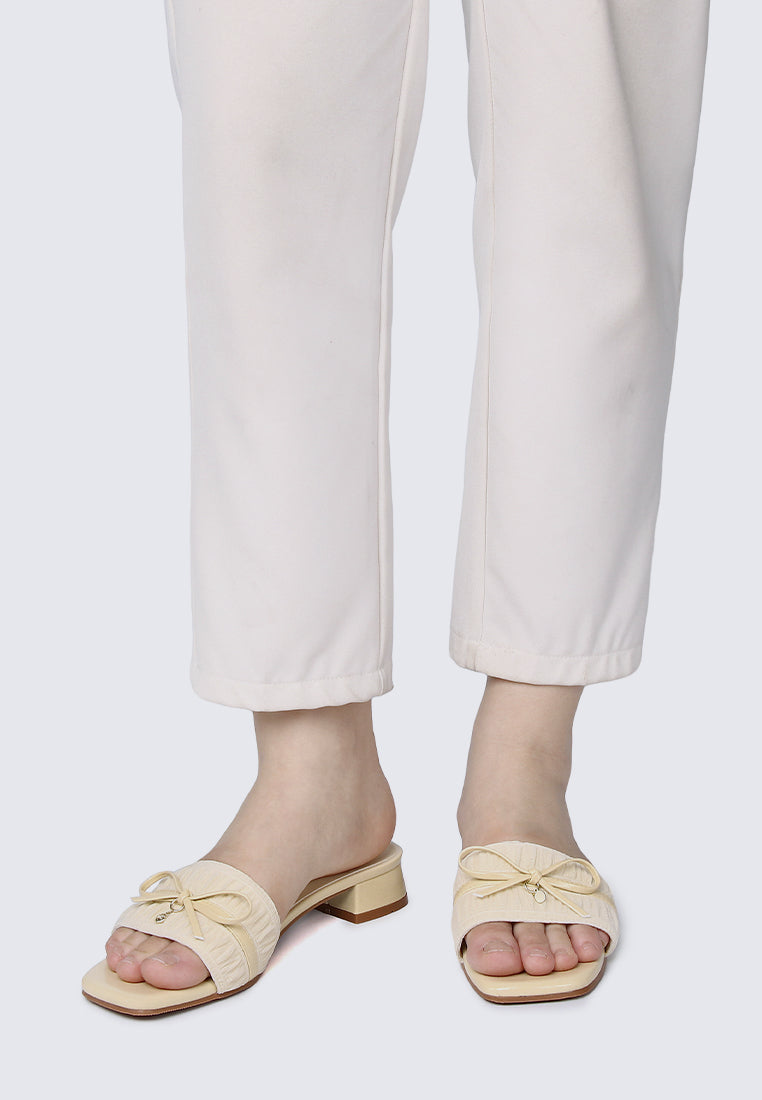 Isabeau Comfy Sandals In Light Yellow