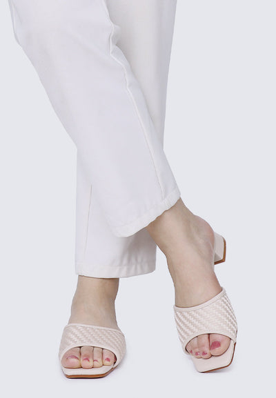 Vee Comfy Sandals In Nude