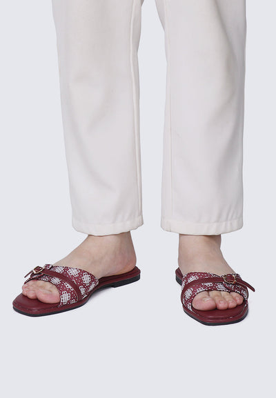 Syira Comfy Sandals In Maroon
