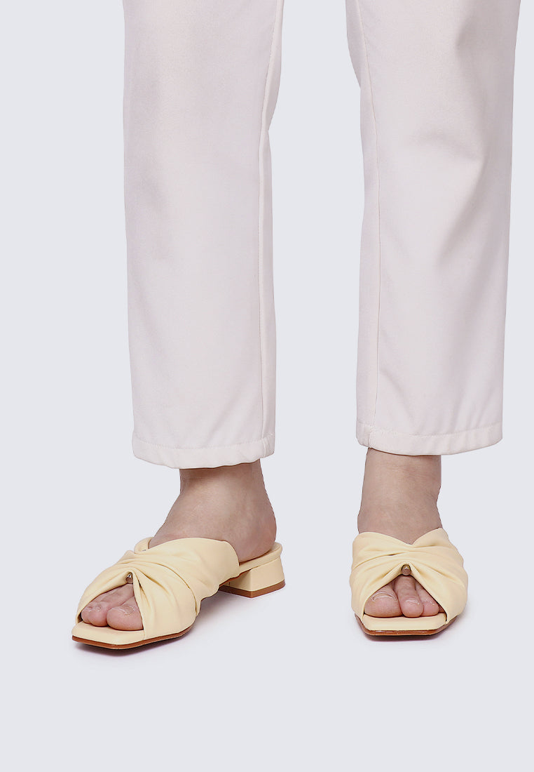Sia Comfy Sandals In Butter