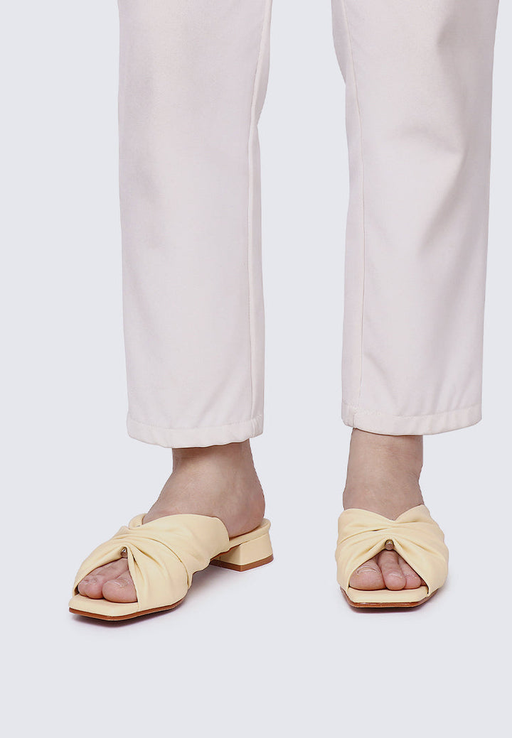 Sia Comfy Sandals In Butter