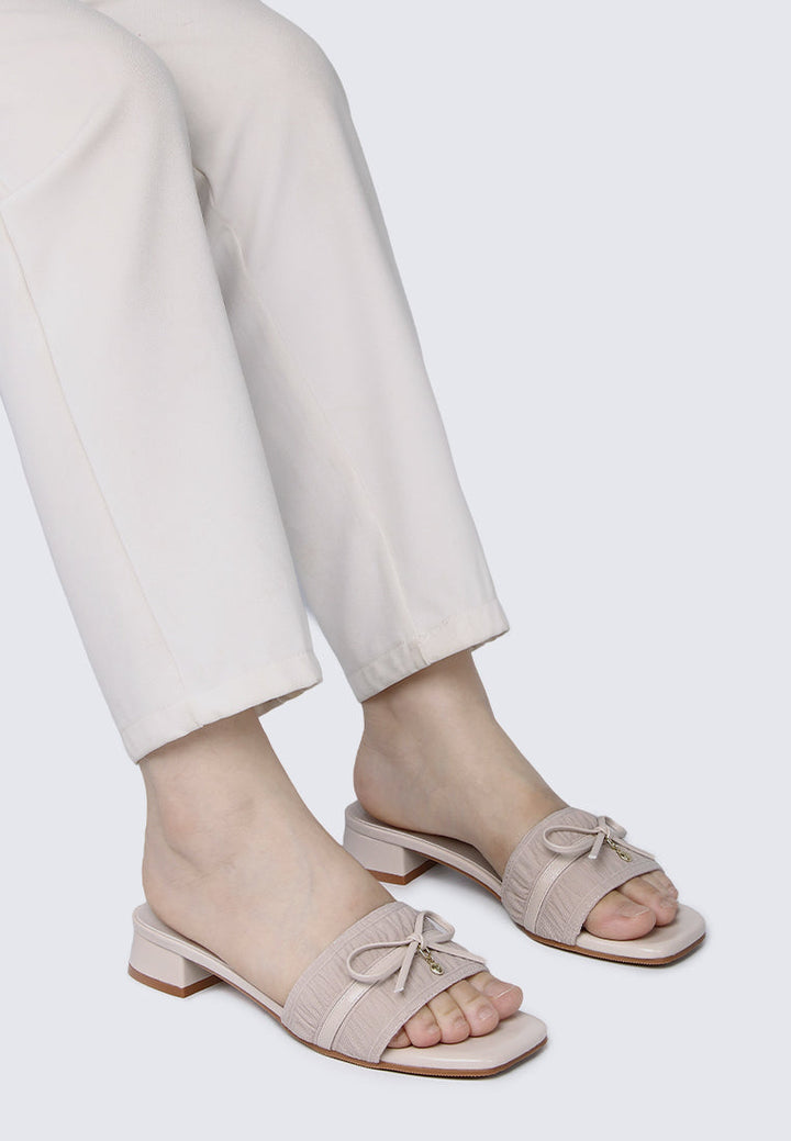 Isabeau Comfy Sandals In Beige