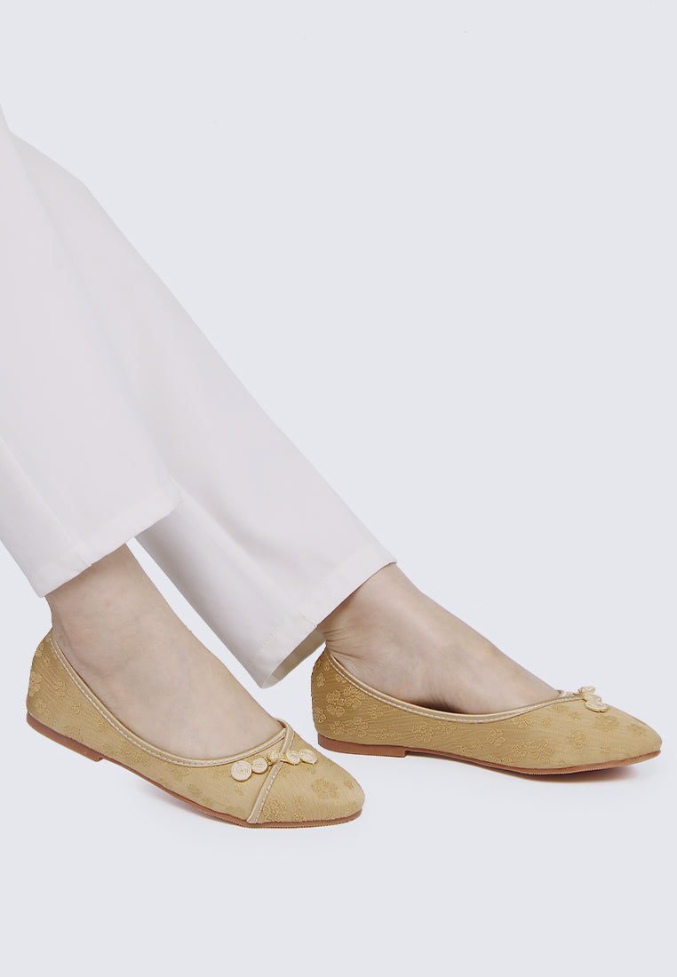 Chuyee Comfy Ballerina In Mustard