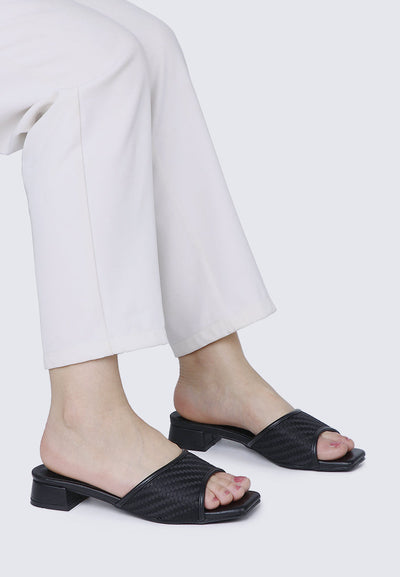 Vee Comfy Sandals In Black
