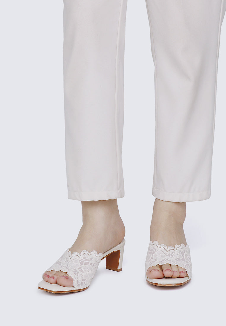 Chloé Comfy Heels In Beige