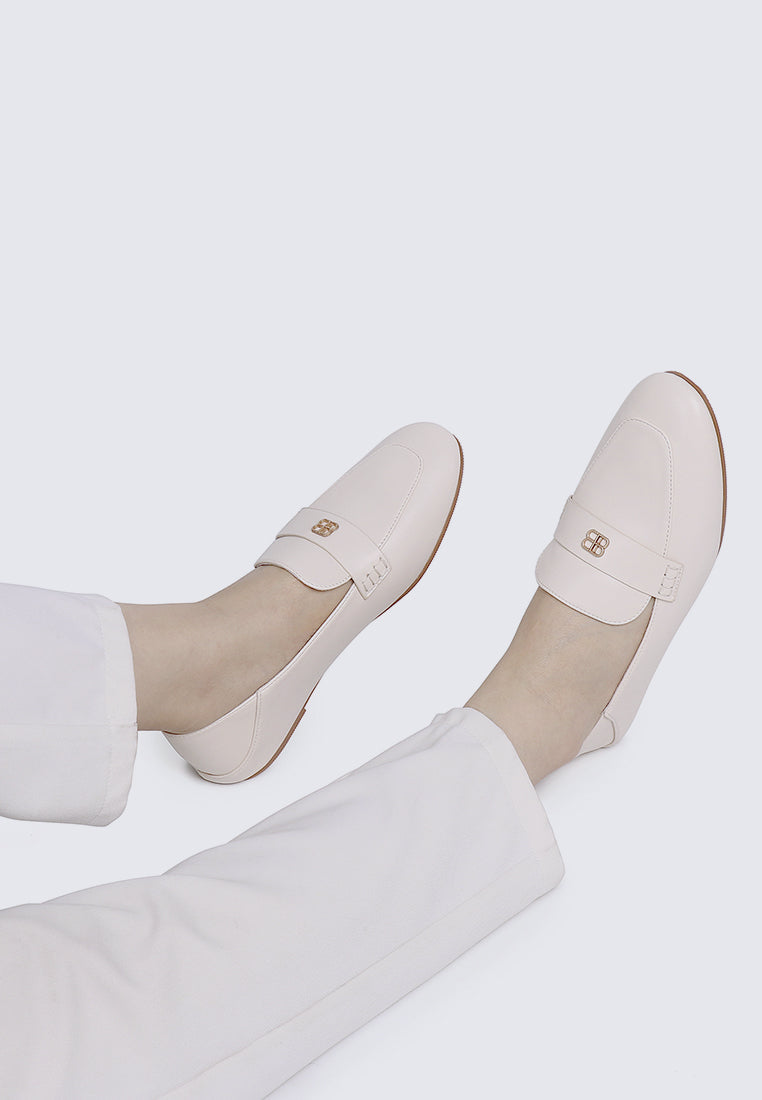 Bonbon Comfy Loafer In Beige
