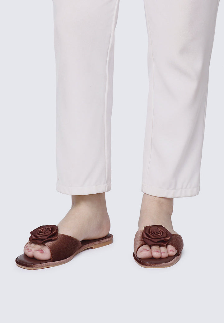 Lusina Comfy Sandals In Espresso