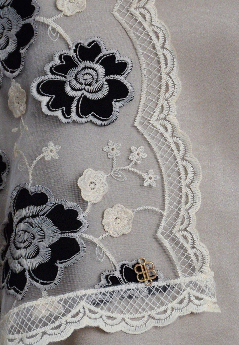 Kamelia Selendang Premium Scarves In Black